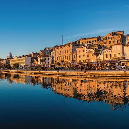 2 Bedroom Stunning In *