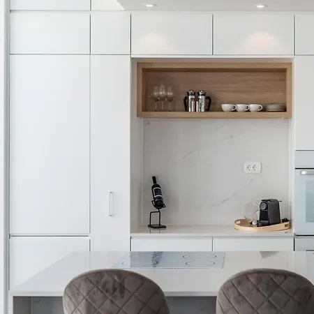 2 Bedroom Stunning In *