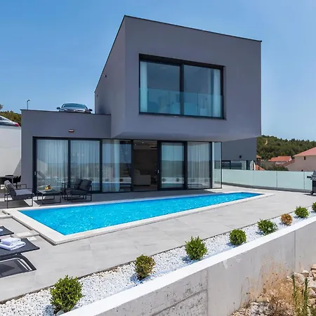 2 Bedroom Amazing In *