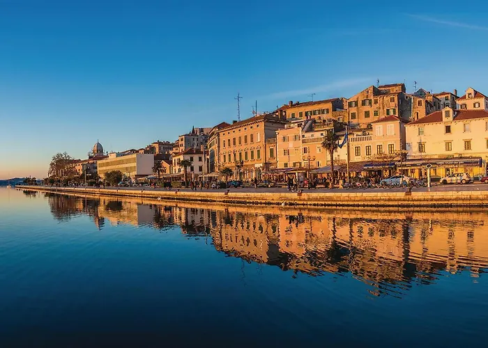 2 Bedroom Stunning In *