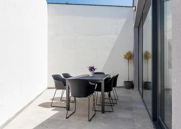 Vikendica 2 Bedroom Stunning In *