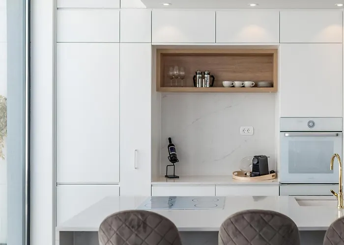 2 Bedroom Stunning In *