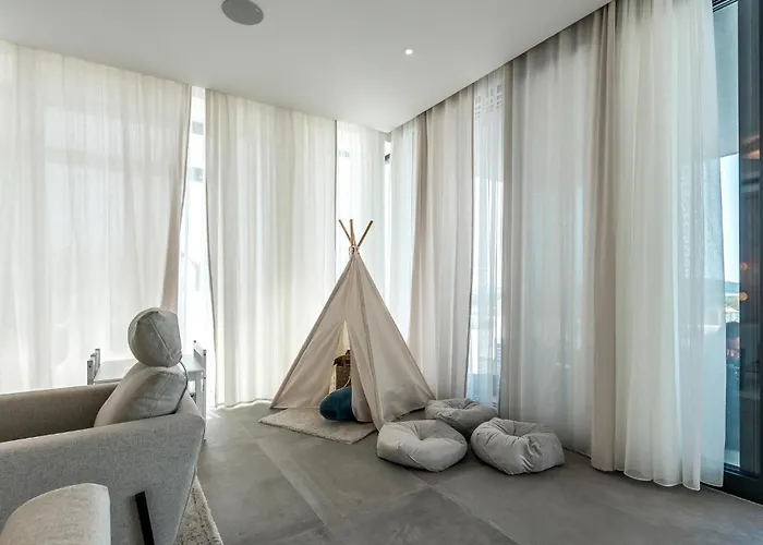 Vikendica 2 Bedroom Stunning In Sibenik