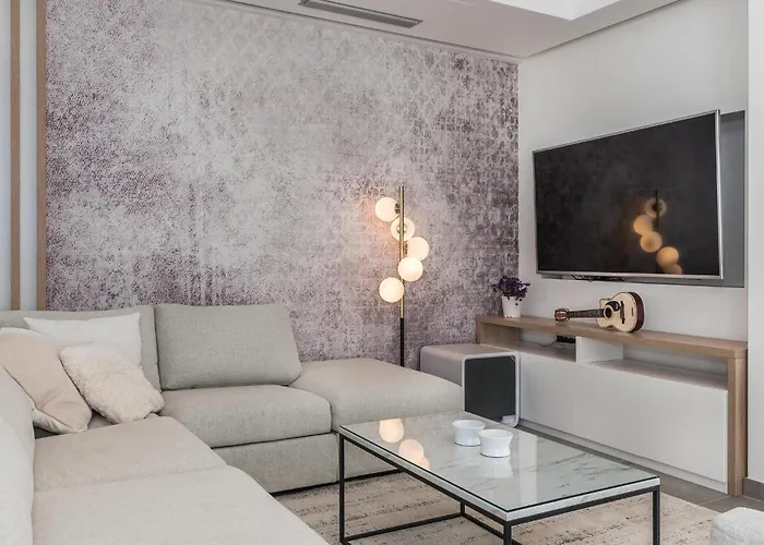 2 Bedroom Stunning In *